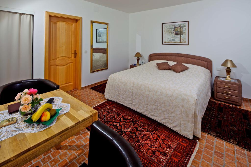Hotel Gastehaus Samira Purbach am Neusiedlersee Pokoj fotografie
