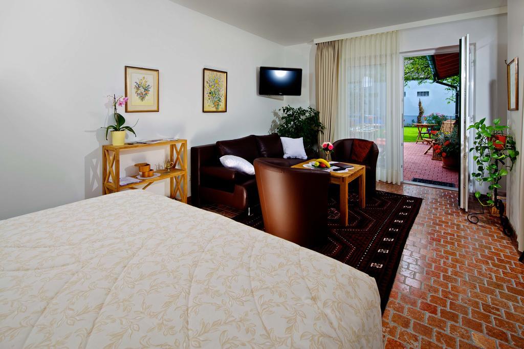 Hotel Gastehaus Samira Purbach am Neusiedlersee Pokoj fotografie